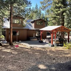 New! Walking distance to the lake and beach!