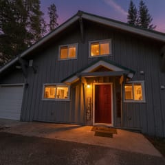 Quiet mountain cabin at the top of Echo Summit